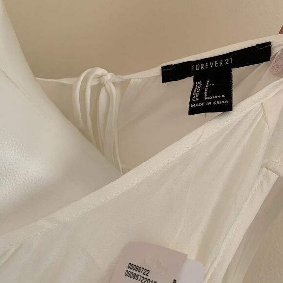 - F21 Gauze Cold Shoulder Flare Sleeve Swing Top - Picture 5 of 6